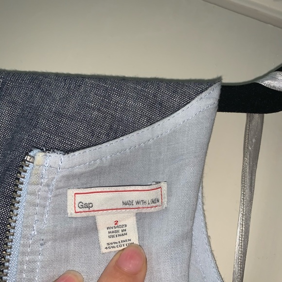 Simple yet classy blue sheath dress by Gap. Size 2. - Picture 5 of 9